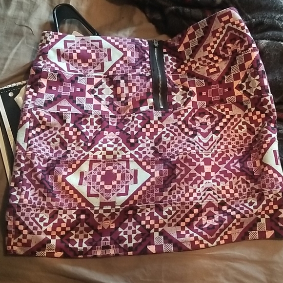 Aztec skirt - Picture 2 of 3